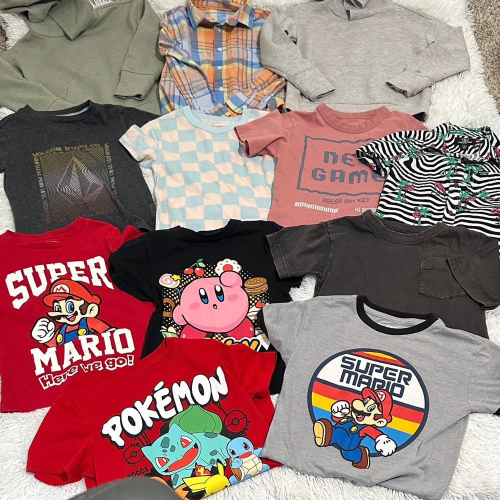 🎒 Bubdle of 12 Boys Shorts/Hoodies Size 4/5